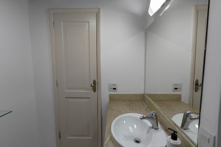 Apartamento à venda com 194m², 3 quartos e sem vagaBanheiro da Suíte