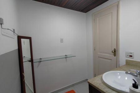 Apartamento à venda com 194m², 3 quartos e sem vagaBanheiro da Suíte