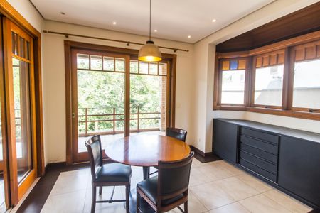 Casa de condomínio para alugar com 680m², 5 quartos e 8 vagasCopa