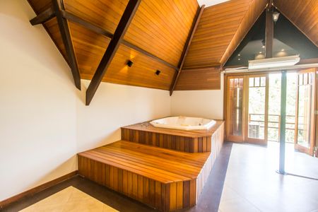 Casa de condomínio para alugar com 680m², 5 quartos e 8 vagasVista da Suíte