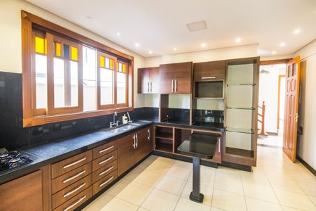 Casa de condomínio para alugar com 680m², 5 quartos e 8 vagasCozinha