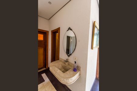 Casa de condomínio para alugar com 680m², 5 quartos e 8 vagasBanheiro