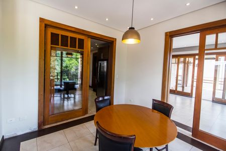 Casa de condomínio para alugar com 680m², 5 quartos e 8 vagasCopa