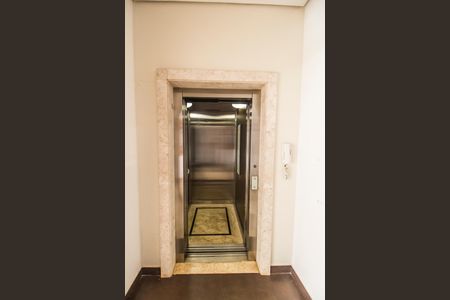 Casa de condomínio para alugar com 680m², 5 quartos e 8 vagasDetalhe