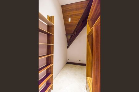 Casa de condomínio para alugar com 680m², 5 quartos e 8 vagasCloset da suíte