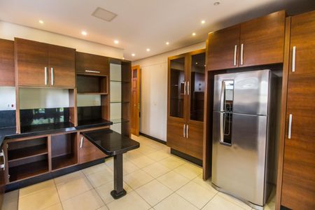 Casa de condomínio para alugar com 680m², 5 quartos e 8 vagasCozinha