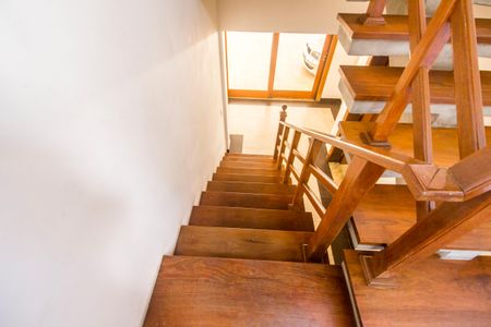 Casa de condomínio para alugar com 680m², 5 quartos e 8 vagasEscada