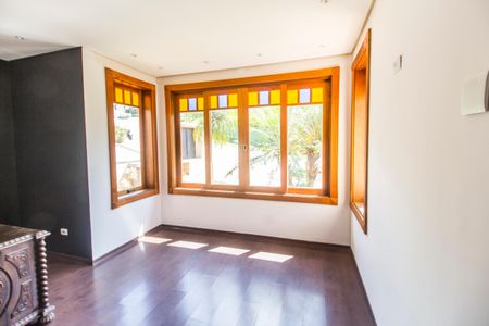 Casa de condomínio para alugar com 680m², 5 quartos e 8 vagasEscritório