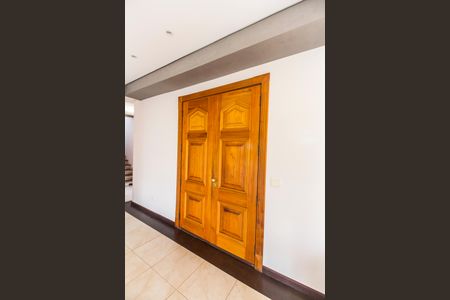 Casa de condomínio para alugar com 680m², 5 quartos e 8 vagasEntrada