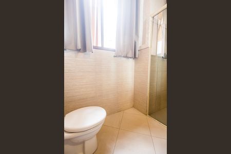 Casa de condomínio para alugar com 680m², 5 quartos e 8 vagasBanheiro da Suíte