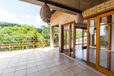 Casa de condomínio para alugar com 680m², 5 quartos e 8 vagasVaranda