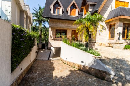 Casa de condomínio para alugar com 680m², 5 quartos e 8 vagasVista da Rua