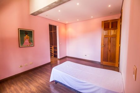 Casa de condomínio para alugar com 680m², 5 quartos e 8 vagasSuíte 3