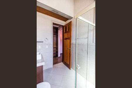 Casa de condomínio para alugar com 680m², 5 quartos e 8 vagasBanheiro da Suíte