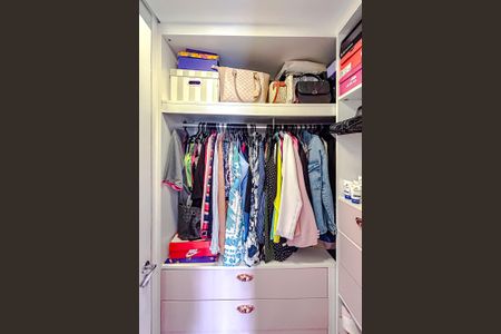 Apartamento à venda com 80m², 3 quartos e 2 vagasCloset