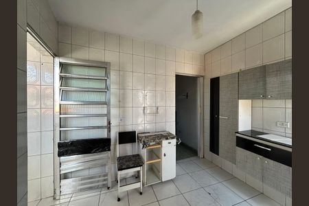 Cozinha de casa para alugar com 1 quarto, 38m² em Vila Boacava, São Paulo