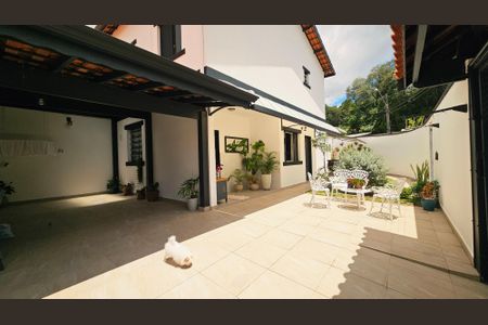 Casa à venda com 170m², 3 quartos e 3 vagas Casa à venda com 170m², 3 quartos e 3 vagasQuintal