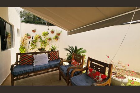 Casa à venda com 170m², 3 quartos e 3 vagas Casa à venda com 170m², 3 quartos e 3 vagasQuintal