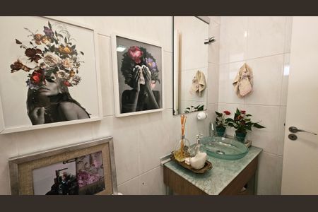 Casa à venda com 170m², 3 quartos e 3 vagas Casa à venda com 170m², 3 quartos e 3 vagasLavabo