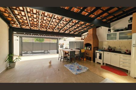 Casa à venda com 170m², 3 quartos e 3 vagas Casa à venda com 170m², 3 quartos e 3 vagasQuintal