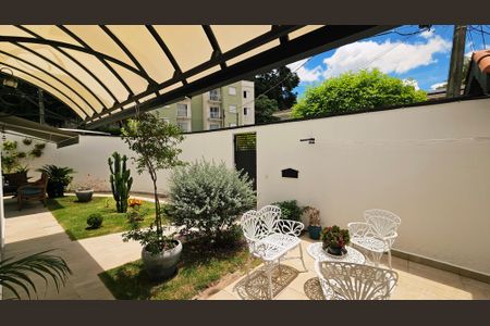 Casa à venda com 170m², 3 quartos e 3 vagas Casa à venda com 170m², 3 quartos e 3 vagasQuintal