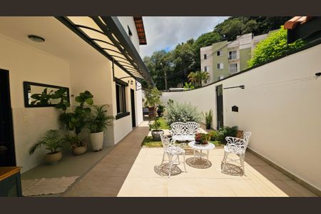 Casa à venda com 170m², 3 quartos e 3 vagas Casa à venda com 170m², 3 quartos e 3 vagasQuintal