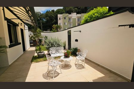 Casa à venda com 170m², 3 quartos e 3 vagas Casa à venda com 170m², 3 quartos e 3 vagasQuintal