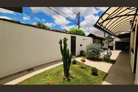 Casa à venda com 170m², 3 quartos e 3 vagas Casa à venda com 170m², 3 quartos e 3 vagasQuintal