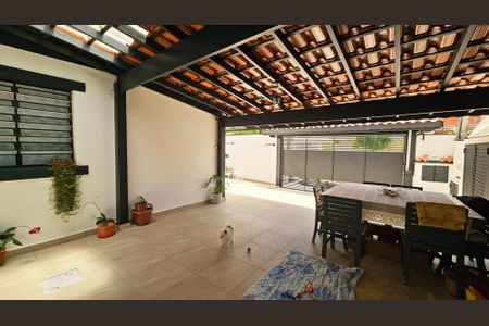 Casa à venda com 170m², 3 quartos e 3 vagas Casa à venda com 170m², 3 quartos e 3 vagasQuintal