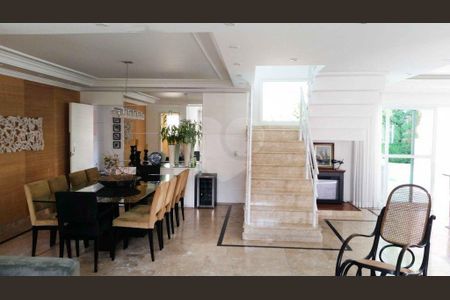 Casa à venda com 4 quartos, 265m² em Granja Julieta, São Paulo