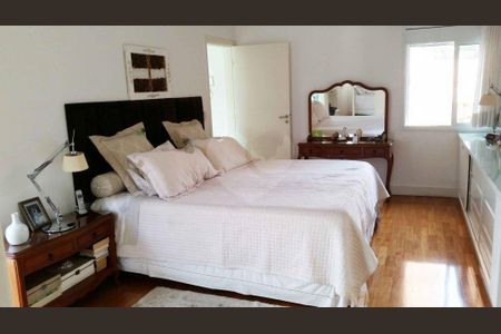 Casa à venda com 4 quartos, 265m² em Granja Julieta, São Paulo