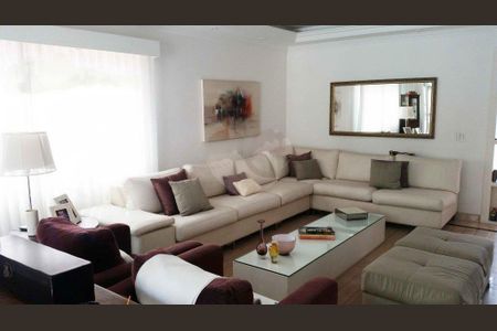 Casa à venda com 4 quartos, 265m² em Granja Julieta, São Paulo