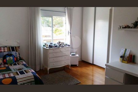 Casa à venda com 4 quartos, 265m² em Granja Julieta, São Paulo