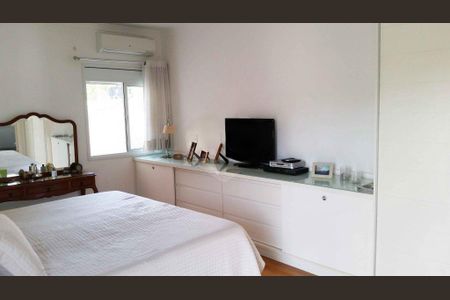 Casa à venda com 4 quartos, 265m² em Granja Julieta, São Paulo