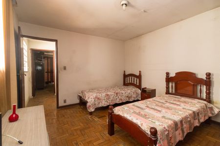 Casa à venda com 225m², 4 quartos e 2 vagas Casa à venda com 225m², 4 quartos e 2 vagasQuarto 2