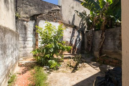 Casa à venda com 225m², 4 quartos e 2 vagas Casa à venda com 225m², 4 quartos e 2 vagasQuintal Casa 2