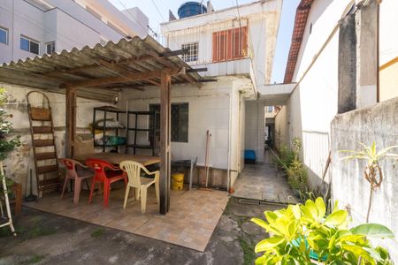 Casa à venda com 225m², 4 quartos e 2 vagas Casa à venda com 225m², 4 quartos e 2 vagasVista externa Casa 1