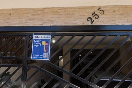 Casa à venda com 225m², 4 quartos e 2 vagas Casa à venda com 225m², 4 quartos e 2 vagasPlaca instalada