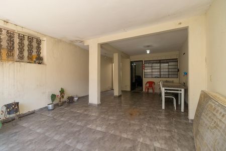 Casa à venda com 225m², 4 quartos e 2 vagas Casa à venda com 225m², 4 quartos e 2 vagasGaragem