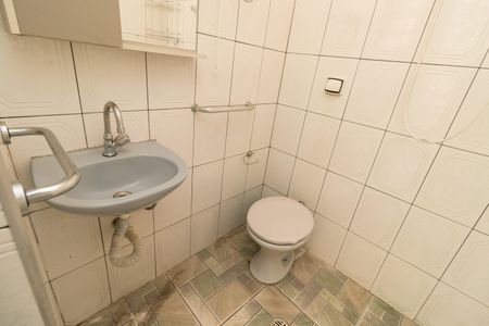 Casa à venda com 225m², 4 quartos e 2 vagas Casa à venda com 225m², 4 quartos e 2 vagasBanheiro 2