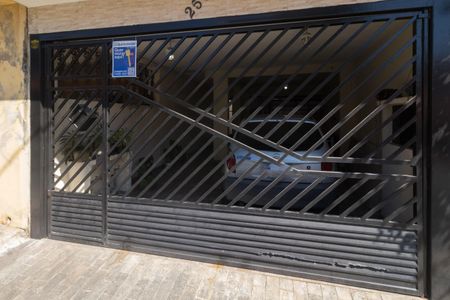 Casa à venda com 225m², 4 quartos e 2 vagas Casa à venda com 225m², 4 quartos e 2 vagasPlaca instalada