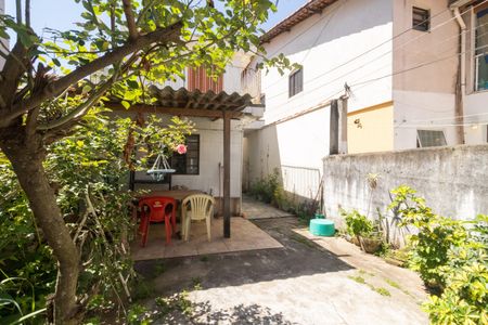 Casa à venda com 225m², 4 quartos e 2 vagas Casa à venda com 225m², 4 quartos e 2 vagasVista externa Casa 1