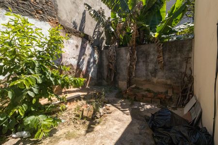 Casa à venda com 225m², 4 quartos e 2 vagas Casa à venda com 225m², 4 quartos e 2 vagasQuintal Casa 2