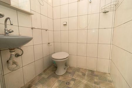 Casa à venda com 225m², 4 quartos e 2 vagas Casa à venda com 225m², 4 quartos e 2 vagasBanheiro 2