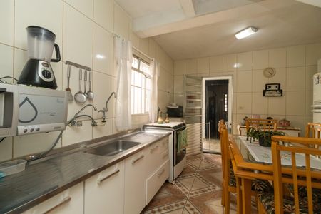 Casa à venda com 225m², 4 quartos e 2 vagas Casa à venda com 225m², 4 quartos e 2 vagasCozinha 1