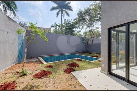 Casa à venda com 4 quartos, 680m² em Jardim Prudência, São Paulo