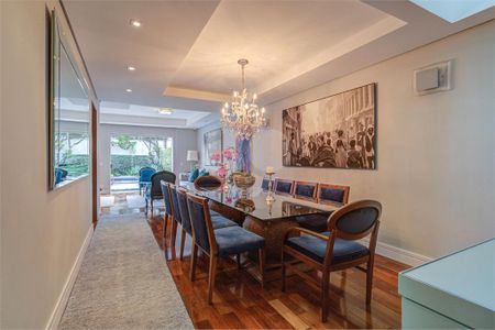 Casa à venda com 3 quartos, 227m² em Santo Amaro, São Paulo