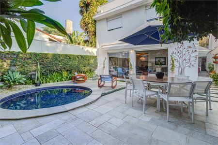 Casa à venda com 3 quartos, 227m² em Santo Amaro, São Paulo