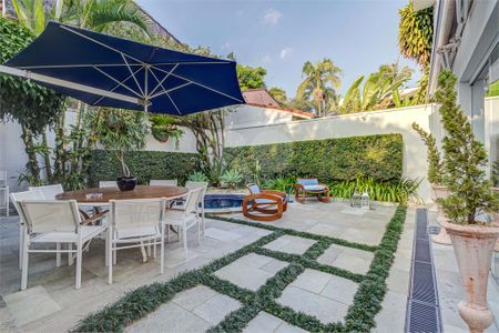 Casa à venda com 3 quartos, 227m² em Santo Amaro, São Paulo