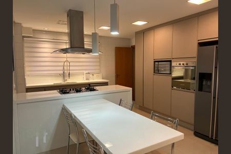 Apartamento à venda com 315m², 3 quartos e 5 vagas